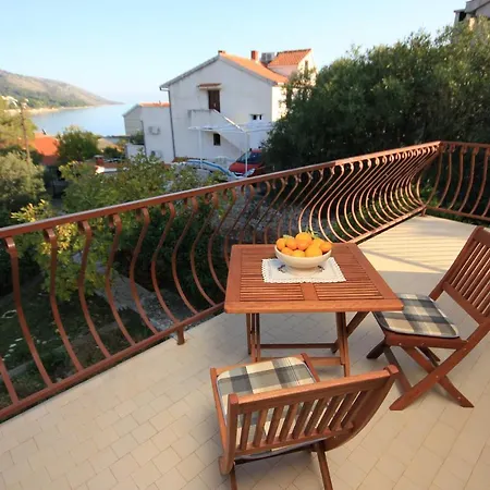 Seaside House Okrug Gornji, Ciovo - 7513 Дом отдыха *